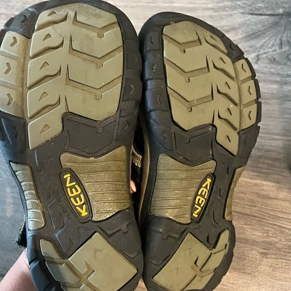 Keen Newport H2 Black Tan Kids Size 2  waterproof Hiking Water Sandals Shoes